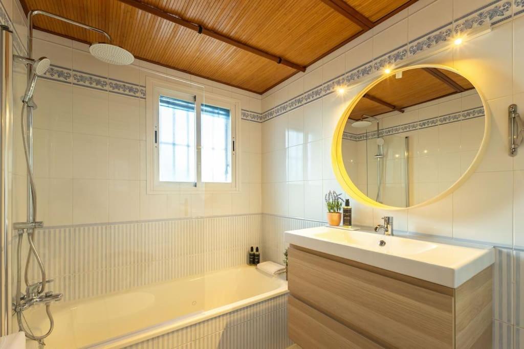Triana Deluxe By Valcambre Apartment Seville Ngoại thất bức ảnh