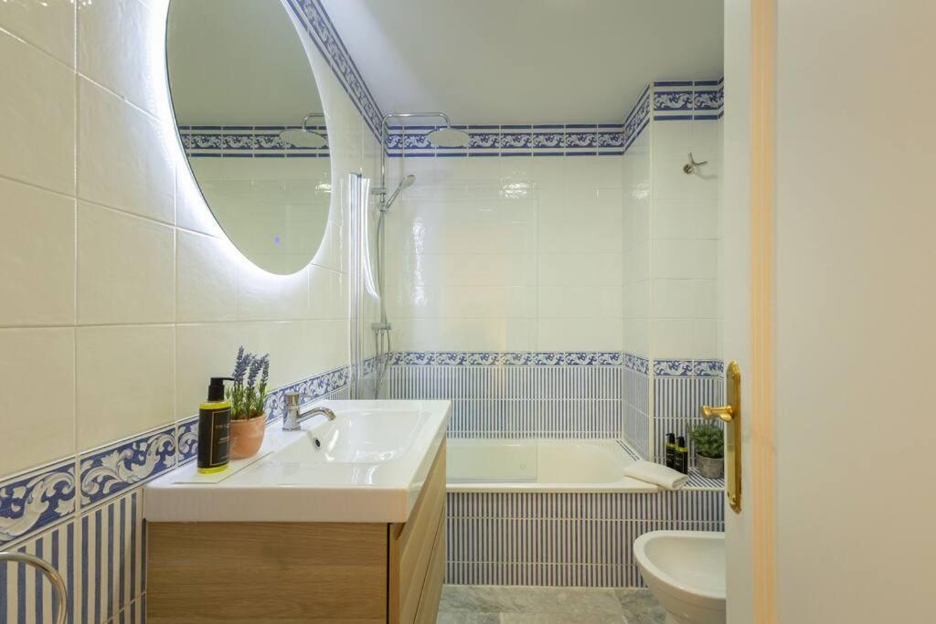 Triana Deluxe By Valcambre Apartment Seville Ngoại thất bức ảnh
